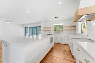 1845 Huge Oaks St, Houston, TX 77055 - Photo 10