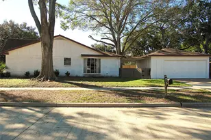 13526 Brook Hollow Dr, Sugar Land, TX 77498 - Photo 2