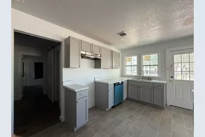 310 E Main Avenue, Karnes City, TX 78118 - Photo 6