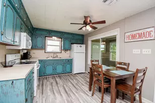 225 Swallow Dr, Palacios, TX 77465 - Photo 14