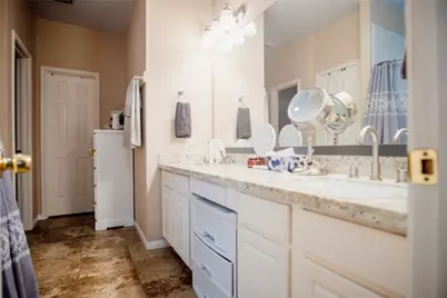 9214 Windy Spring Court, Houston, TX 77089 - Photo 16