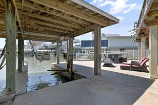1239 Oahu Dr, Tiki Island, TX 77554 - Photo 18