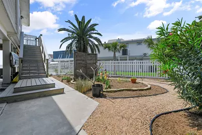 1239 Oahu Drive, Tiki Island, TX 77554 - Photo 2