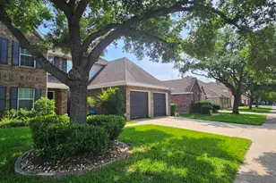 930 Sage St, Baytown, TX 77521 - Photo 4