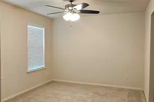 930 Sage St, Baytown, TX 77521 - Photo 6