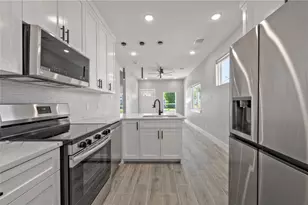 9301 E Avenue L, Houston, TX 77012 - Photo 2