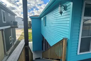 306 Isles End Rd, Tiki Island, TX 77554 - Photo 8