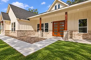 1302 Lamar St, Liberty, TX 77575 - Photo 2
