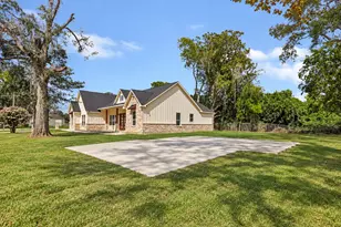 1302 Lamar St, Liberty, TX 77575 - Photo 32