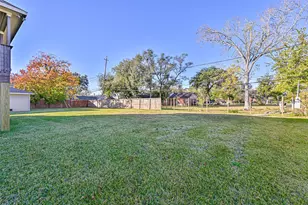 212 Oakdale St, Shoreacres, TX 77571 - Photo 6