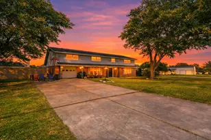 71 Garfield St, La Porte, TX 77571 - Photo 2