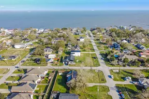 71 Garfield St, La Porte, TX 77571 - Photo 1