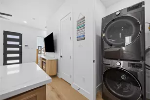 9019 St Comal St, Houston, TX 77051 - Photo 32