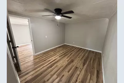 211 #B W South Street, Alvin, TX 77511 - Photo 4