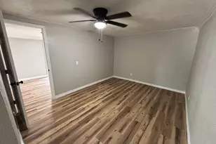211 W South St, Alvin, TX 77511 - Photo 4