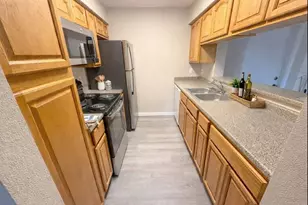 3085 Walnut Bend Ln, Houston, TX 77042 - Photo 4