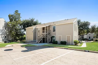 196 April Point Drive N, Conroe, TX 77356 - Photo 2