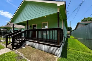 713 E 32nd St, Houston, TX 77022 - Photo 1