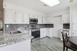 308 Moody Ave, League City, TX 77573 - Photo 8