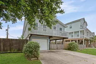 12833 E Conquistador Dr, Galveston, TX 77554 - Photo 4