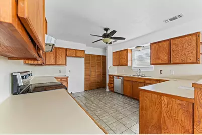 12833 E Conquistador Drive, Galveston, TX 77554 - Photo 16