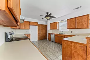 12833 E Conquistador Dr, Galveston, TX 77554 - Photo 16