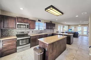 1301 N Monkhouse Dr, Crystal Beach, TX 77650 - Photo 20