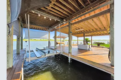 1301 N Monkhouse Drive, Crystal Beach, TX 77650 - Photo 46