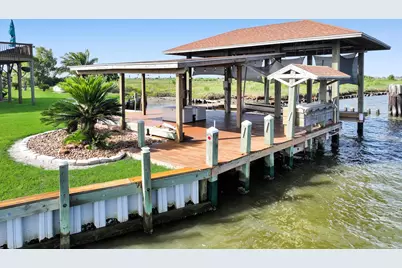 1301 N Monkhouse Drive, Crystal Beach, TX 77650 - Photo 36