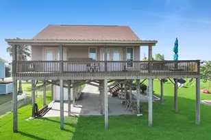 1301 N Monkhouse Dr, Crystal Beach, TX 77650 - Photo 6