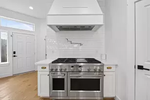 927 W 25th St, Houston, TX 77008 - Photo 16