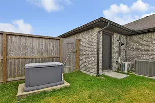 427 Blanco Ln, Dayton, TX 77535 - Photo 4