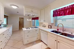 112 Aster Ln, Lake Jackson, TX 77566 - Photo 16
