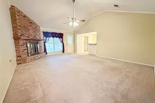 112 Aster Ln, Lake Jackson, TX 77566 - Photo 2