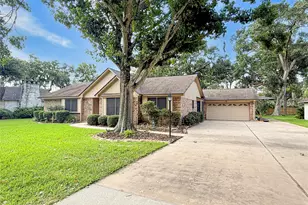 112 Aster Ln, Lake Jackson, TX 77566 - Photo 8