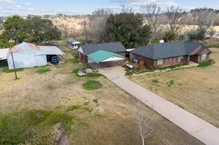 239 County Rd 402, Danbury, TX 77534 - Photo 4