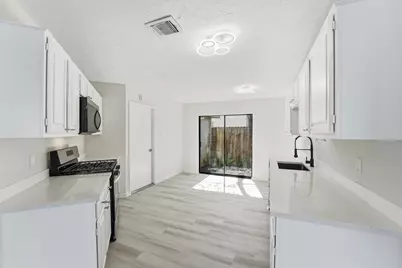 2210 Trail West Street, Sugar Land, TX 77478 - Photo 10