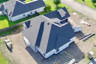 1707 Twin Oaks Cir, Brenham, TX 77833 - Photo 2