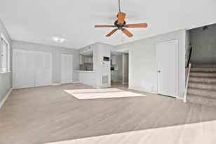 2212 Shadowdale Dr, Houston, TX 77043 - Photo 12