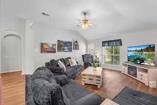 1803 Winding Trail Ln, Alvin, TX 77511 - Photo 12