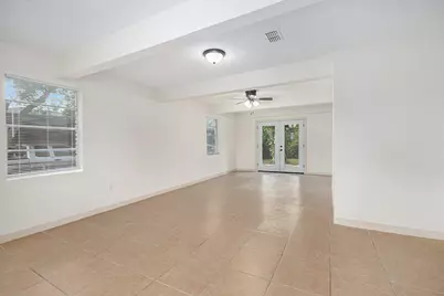 1605 30th Street N, Texas City, TX 77590 - Photo 2