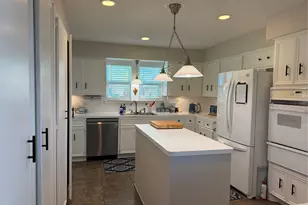 1027 Oleander St, Lake Jackson, TX 77566 - Photo 4