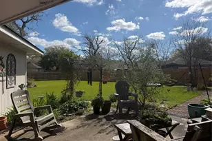 1027 Oleander St, Lake Jackson, TX 77566 - Photo 12