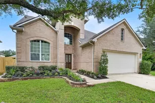 2010 Balsam Lake Ln, Pearland, TX 77584 - Photo 2