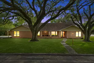 1613 S Hood St, Alvin, TX 77511 - Photo 40