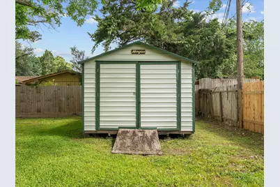 1613 S Hood Street, Alvin, TX 77511 - Photo 34