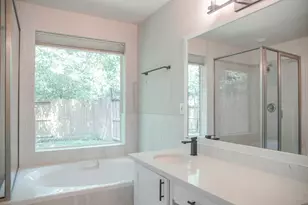 91 N Willow Point Cir, The Woodlands, TX 77382 - Photo 22