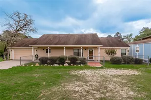 72 Oak Hill Dr, Huntsville, TX 77320 - Photo 2