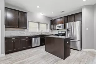 1715 Round Oak Ln, Conroe, TX 77304 - Photo 10