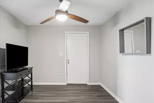 7837 Dayton St, Houston, TX 77012 - Photo 10